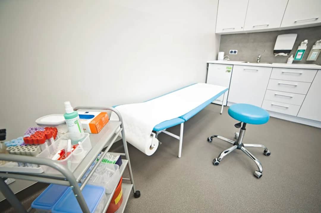 Badanie krwi do której godziny? Sprawdź godziny poboru w laboratoriach