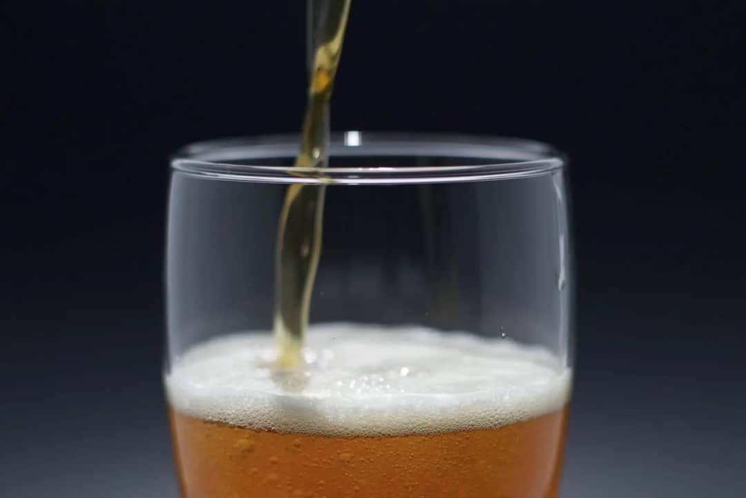 Czy można pić alkohol po wyrwaniu ósemki? Sprawdź, co musisz wiedzieć