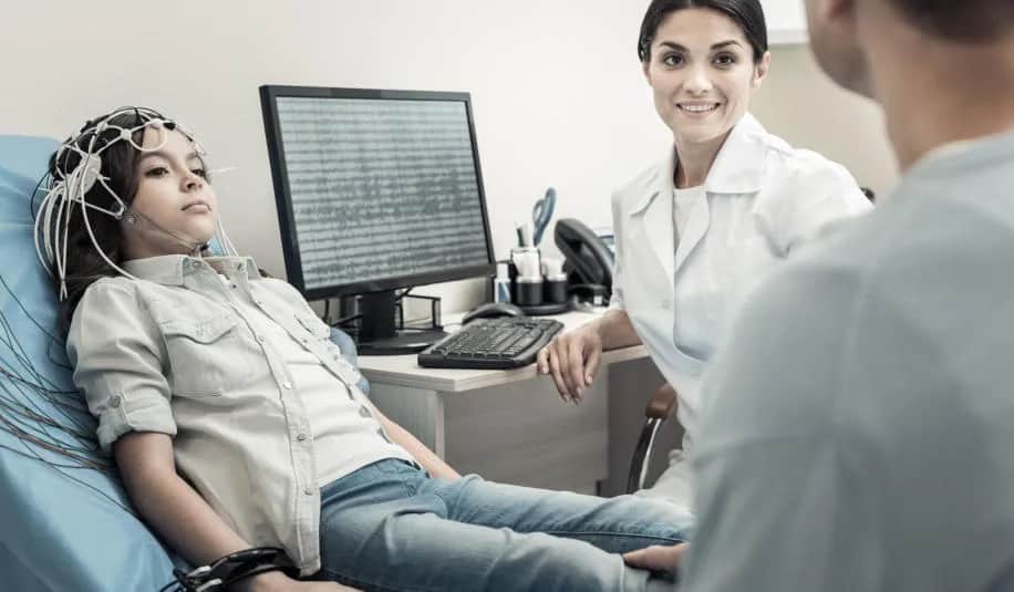 Jak przygotować się do badania EEG, aby uniknąć nieprzyjemności