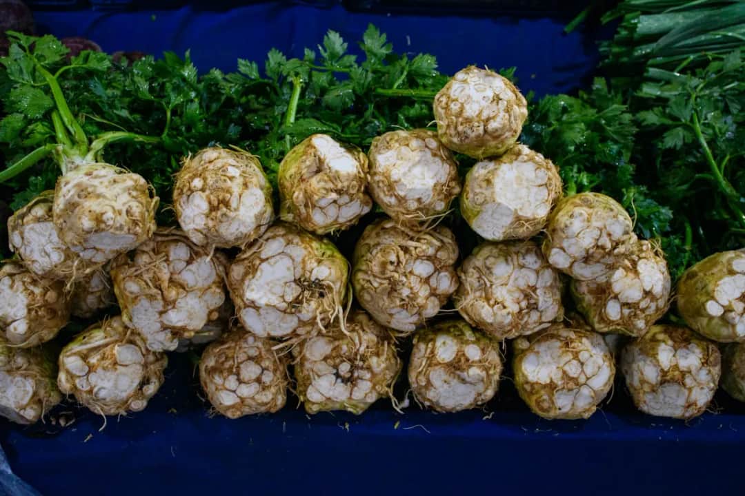 Czy seler naciowy uczula? Objawy i jak ich unikać