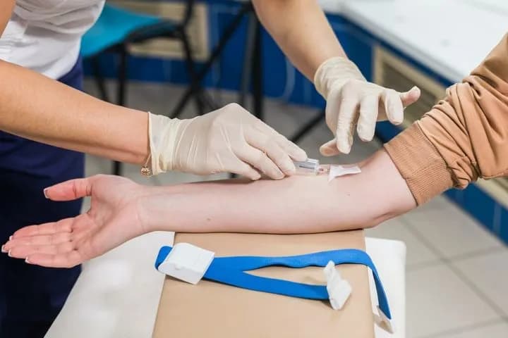 Jak prawidłowo przygotować się do badania TSH i uniknąć błędów w wynikach