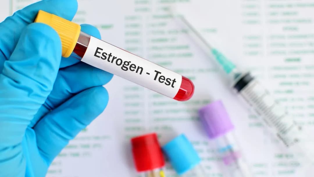 Niedobór estrogenu objawy: jak rozpoznać i uniknąć problemów zdrowotnych