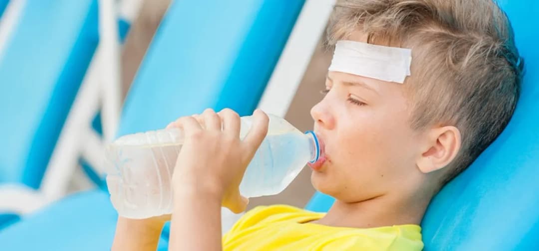 Objawy udaru cieplnego u dziecka – jak rozpoznać i zapobiec niebezpieczeństwu